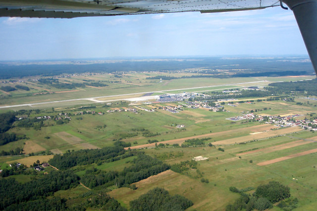 Widok ze startującego samolotu Cessna na lotnisko Katowice-Pyrzowice
