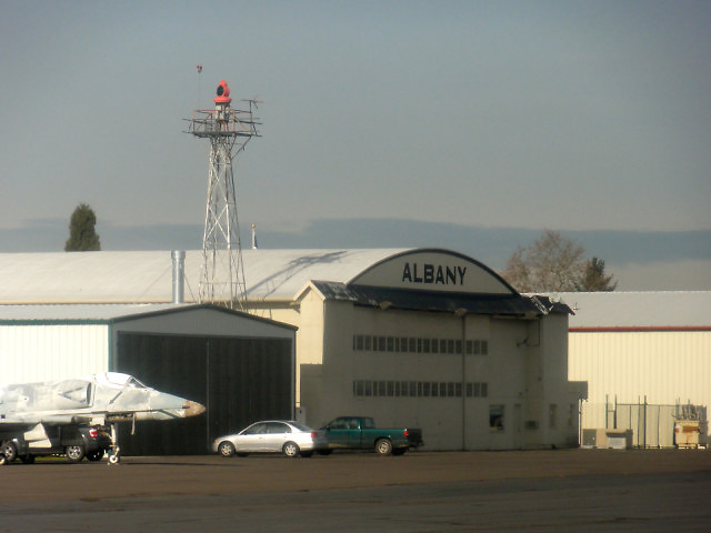 Hangar na lotnisku w Albany, Oregon
