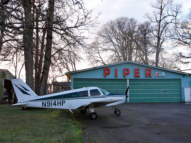 Piper w Sportsman Airpark