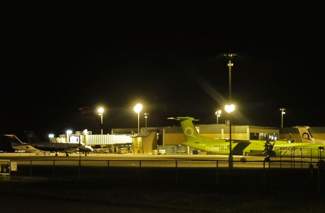 Samoloty na lotnisku KEUG